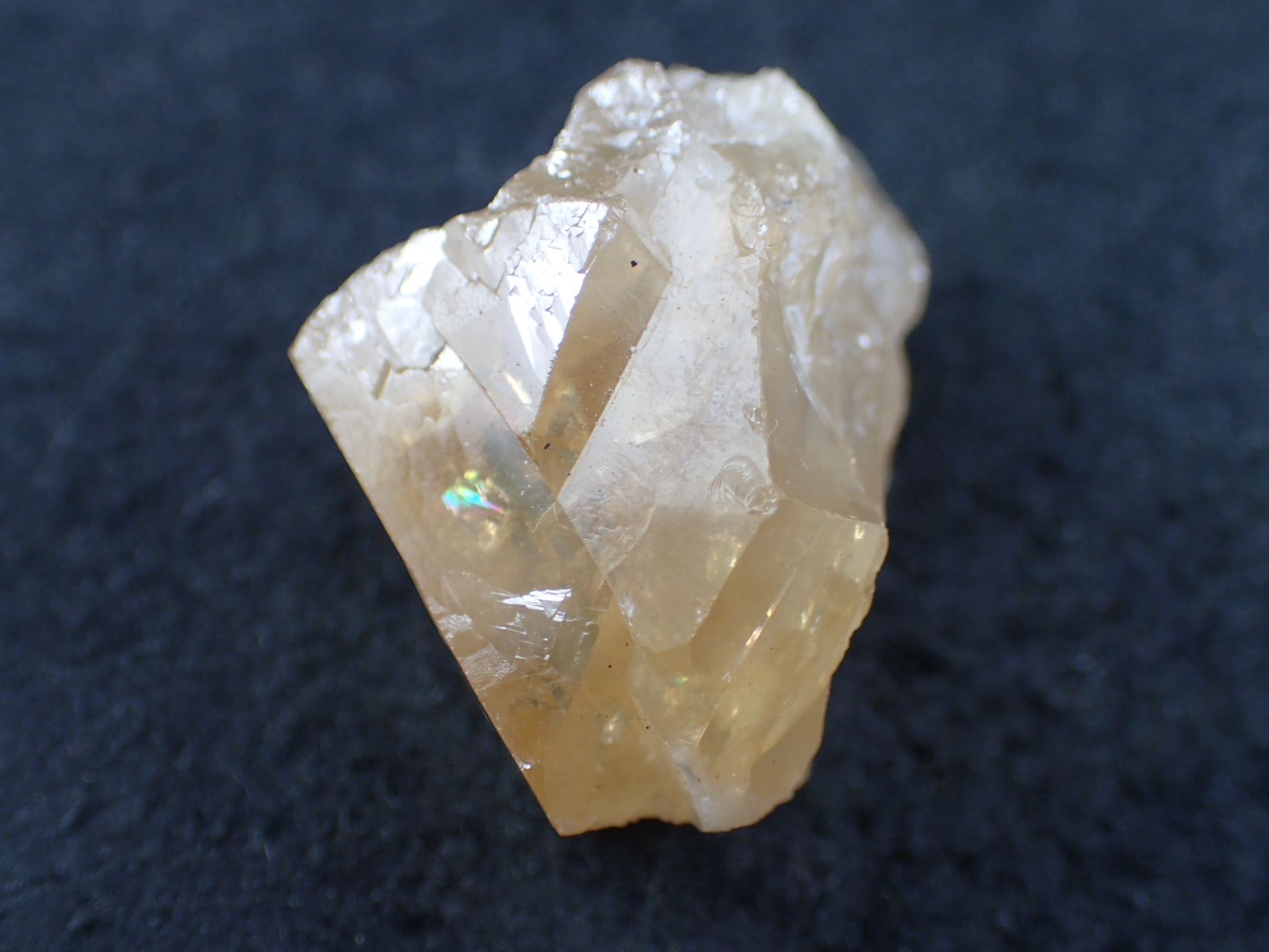 最高品質灰重石（シェーライト）(Scheelite) Pingwu beryl mine, Huya