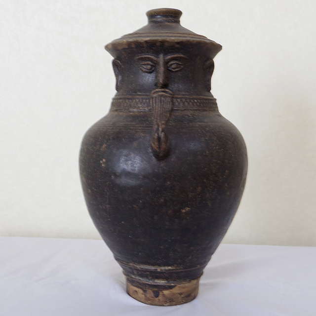クメール王朝時代の褐釉兎型壺 黒褐釉兎形壺｜特選画廊｜ヨコタ博物館