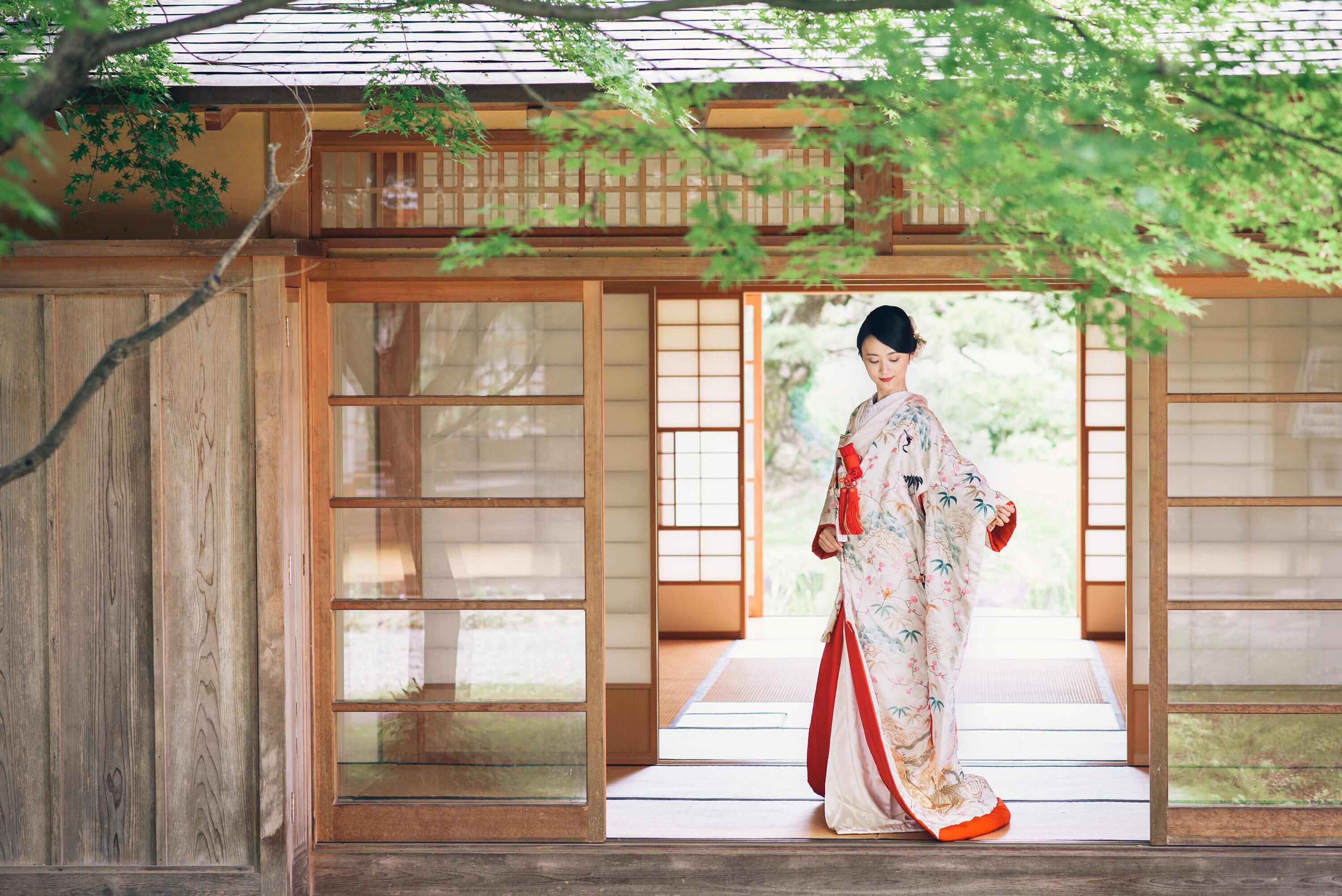成人式】鶴、松竹梅、桜……振袖の柄が持つ意味と着物レンタル活用法