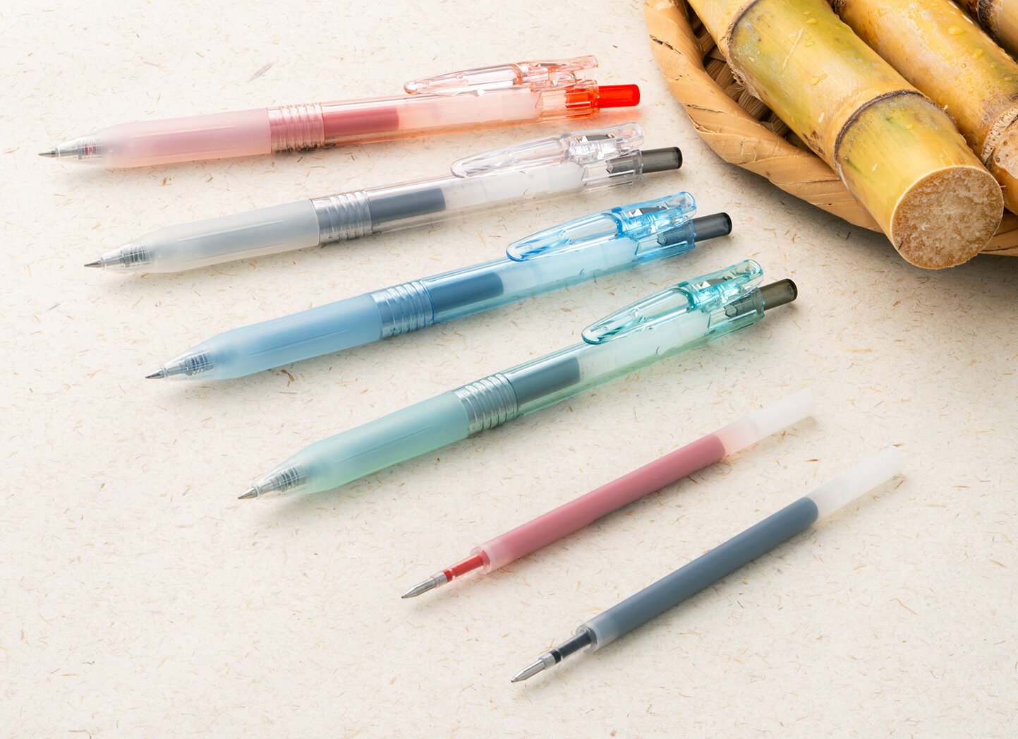 環境対応した替芯とボールペン『バイオチューブ搭載サラサクリップ