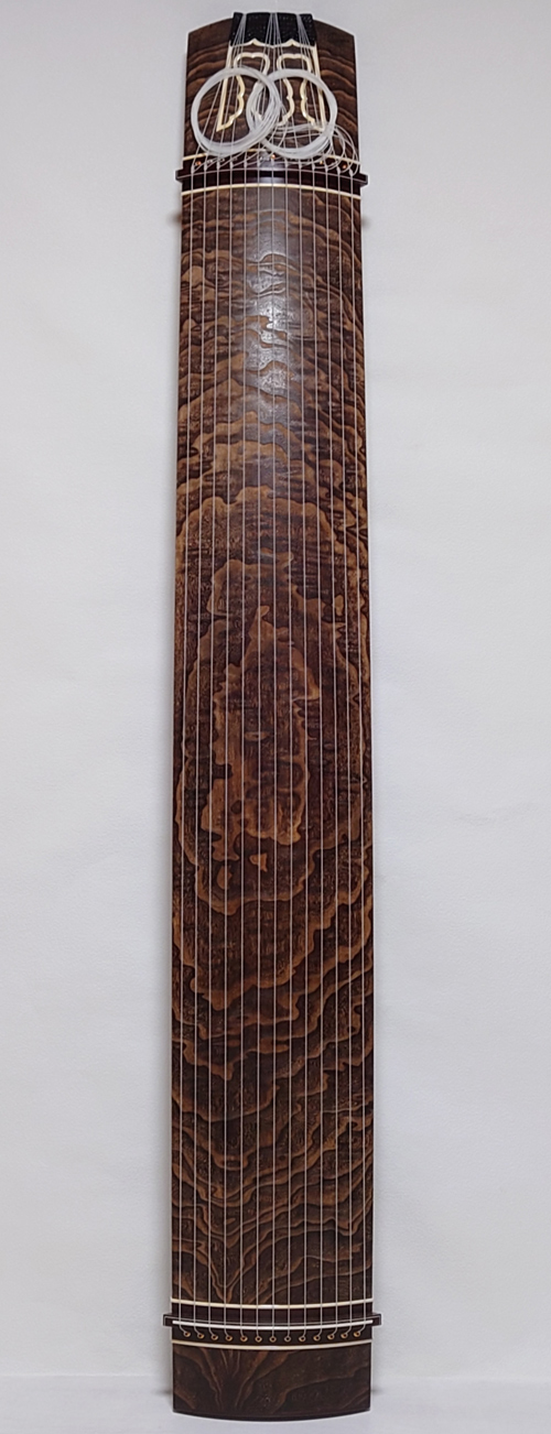 お琴です。13弦 並甲乍ら琴柱の倒れた跡も少なく音色が良い 13弦 お琴