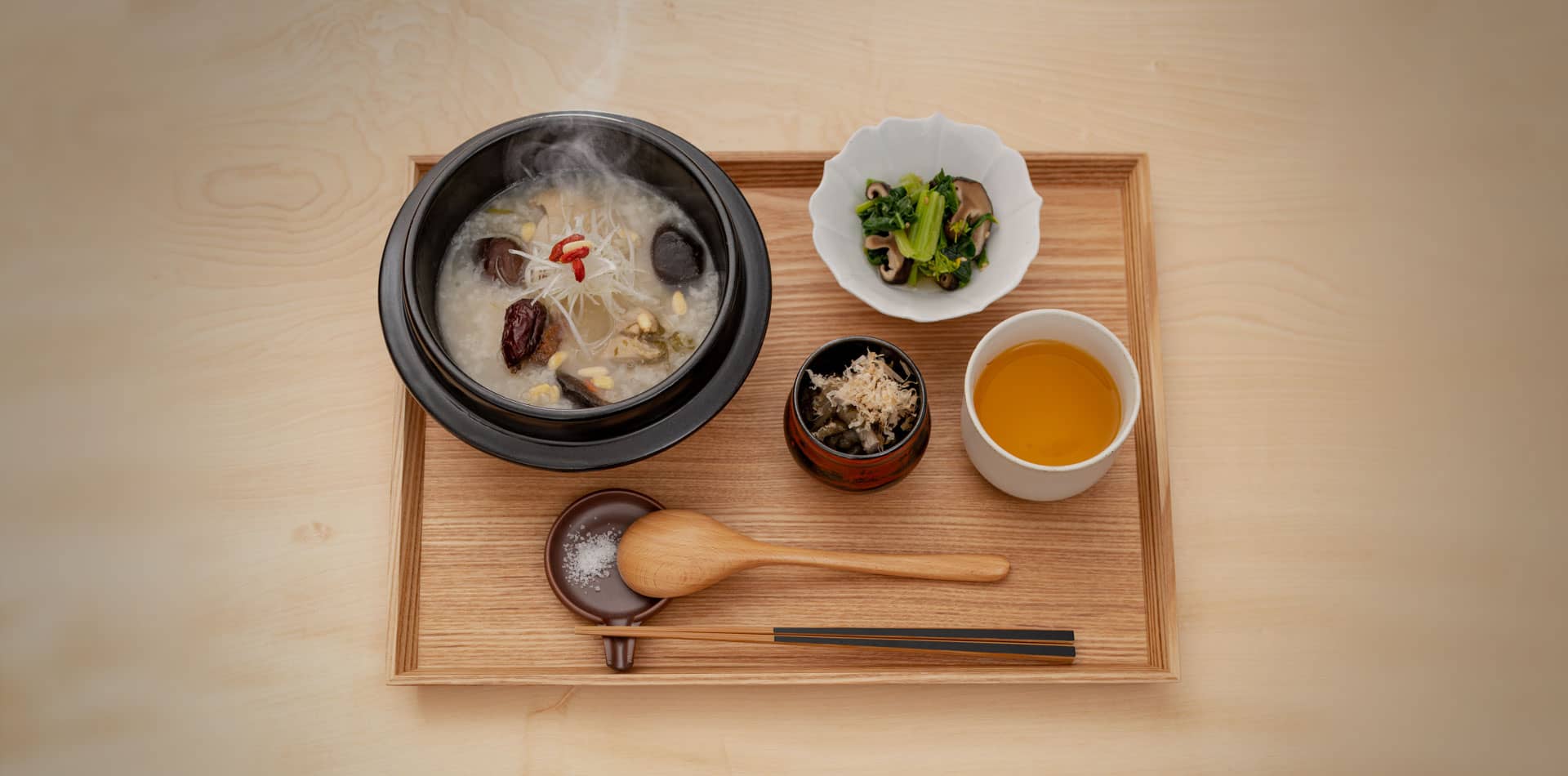 公式】茶屋「薬膳や向新（むこうしん）」｜四万温泉積善館 群馬県