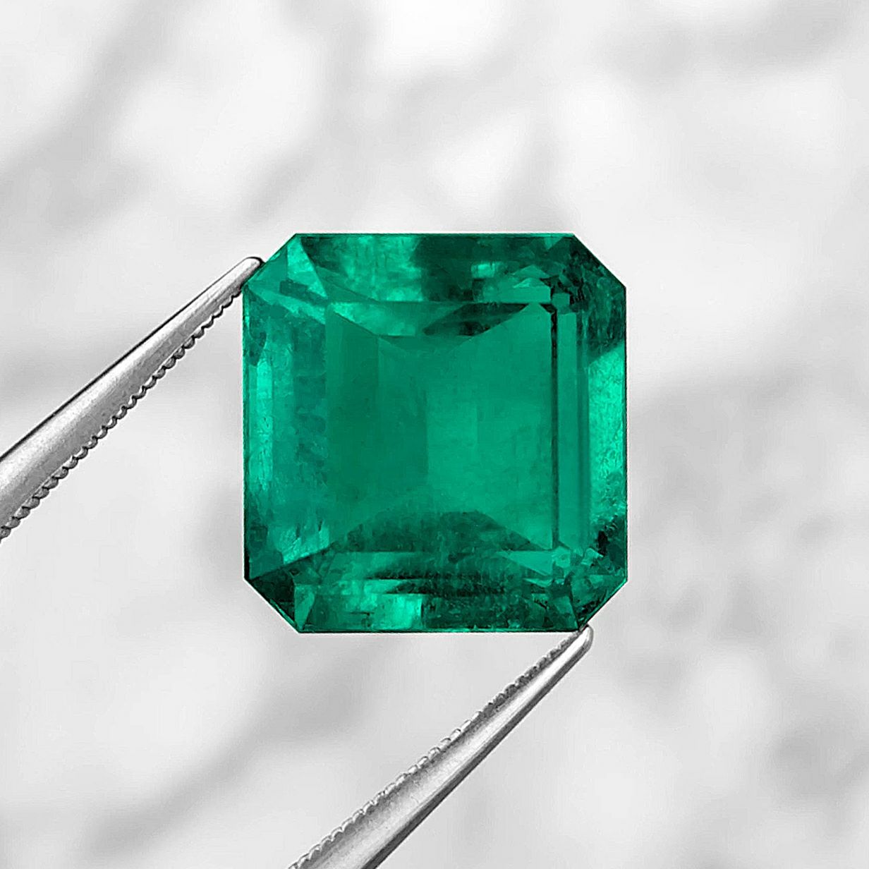 コロンビア産ムゾー鉱山エメラルド6.02ct(GIA宝石鑑別書付)【F1