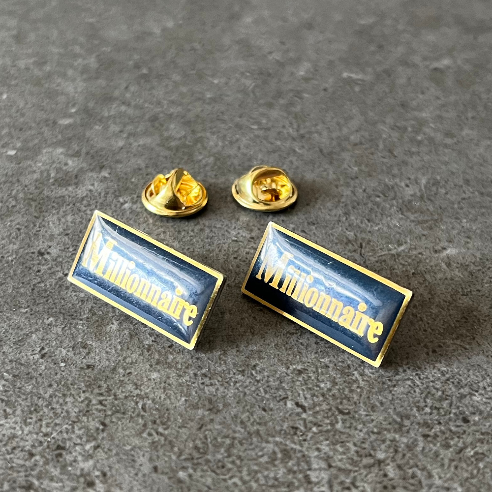 2個セット フランス ヴィンテージ ピンバッジ Millionnaire ミリオネア