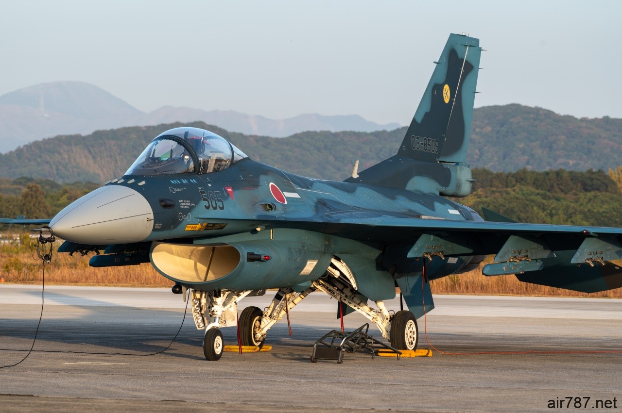 1/144スケールSU 30航空自衛隊爆撃装備564号機 1/144スケールSU 30航空