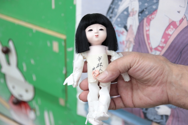 小さな小さな市松人形