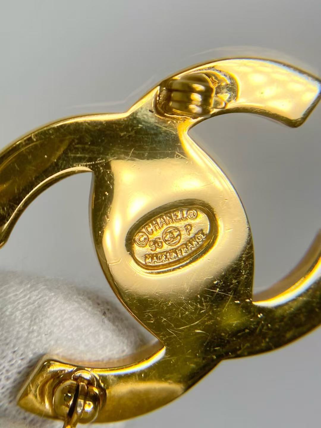 CHANEL ココマーク ターンロック ブローチ｜96P – AMONA