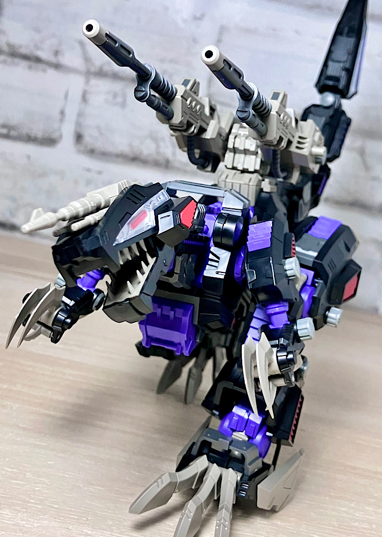 リアライズモデル ZOIDS ブレードライガー⁄ジェノザウラー 塗装品 完成