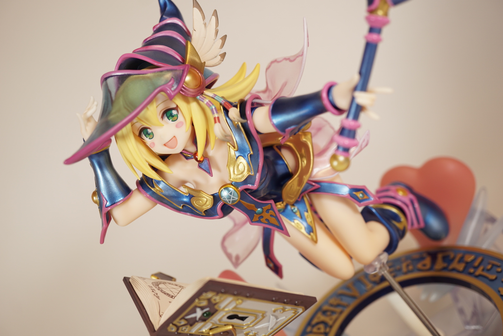 たけのこの里様】メガハウス ブラック・マジシャン・ガール フィギュア