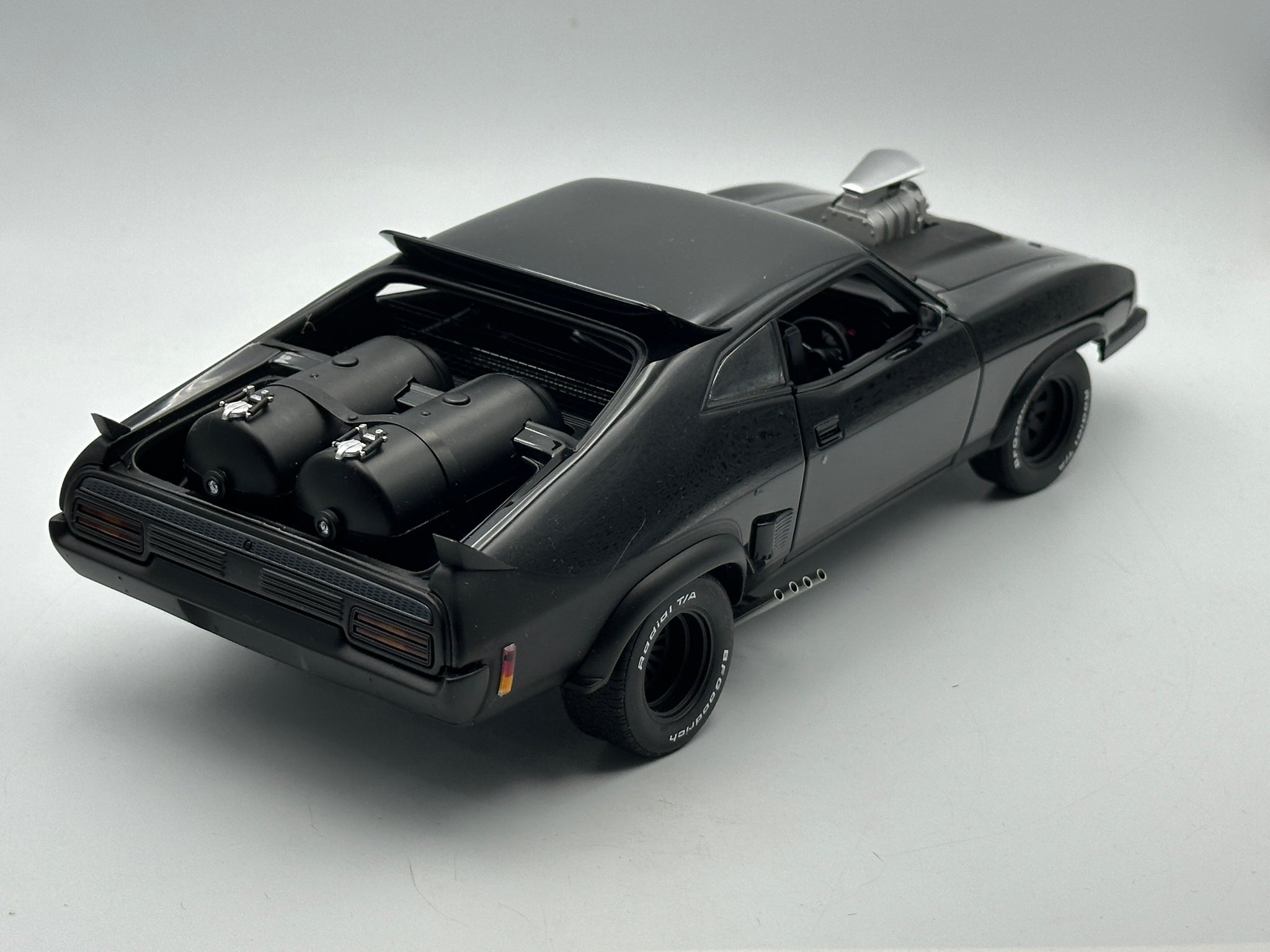 1:18 Mad Max 2: Road Warrior - Ford XB Falcon Black Interceptor -- AUT