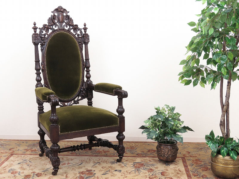 ハイバックのカーブドアームチェア（大型の肘掛け椅子） フランスの