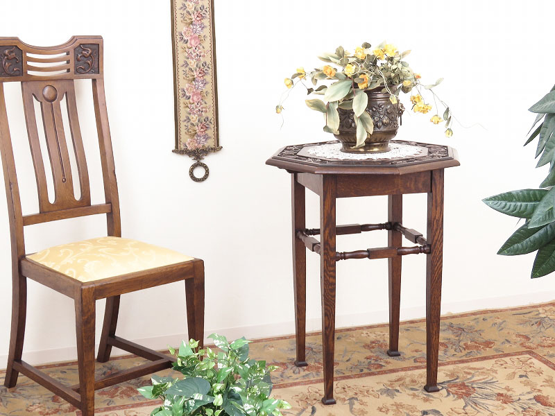 八角形のカーブドテーブル / 花台 フランスのアンティーク家具（12月08