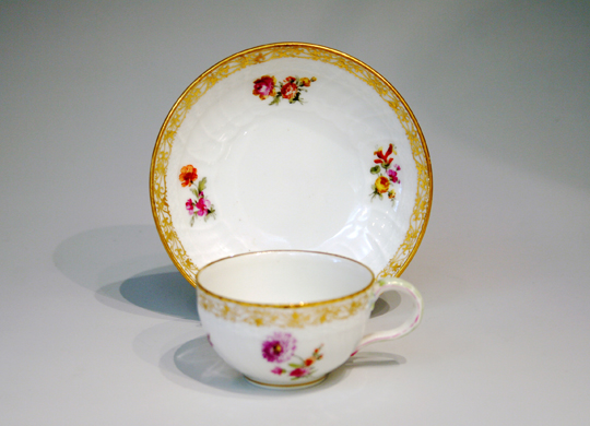 KPMベルリン ベルリン王立磁器製陶所 金彩スワンハンドルカップ