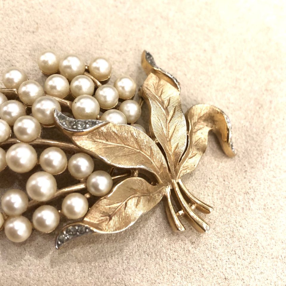 トリファリ「フラワー パール ブローチ」《アンティックかとう》