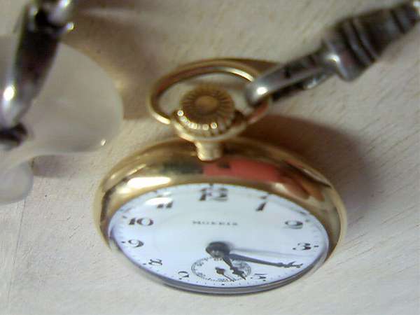 モーリス スイス製 18金無垢 懐中時計 銀の鎖と勾玉付き | アンティー