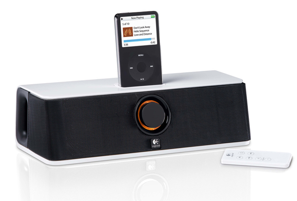 iPod第4世代 30G &logicool スピーカーのセット ロジクール、iPod装着