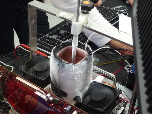 ASCII.jp：Phenom II、6GHz超え！ 液体窒素ならココまでデキる！ (1/2)