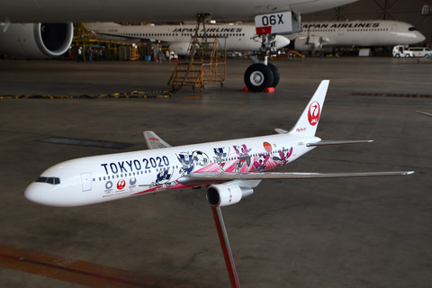 JAL、金色に輝くA350特別塗装機！ みんなのJAL2020ジェット3号機が就航