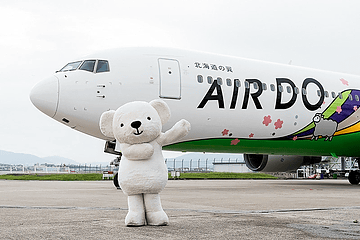 AIR DOの特別塗装機「ベア・ドゥ北海道JET」が羽田に到着 - トラベル Watch