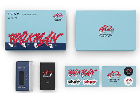 初代機デザインの40周年ウォークマン。カセット風の再生画面 - AV Watch