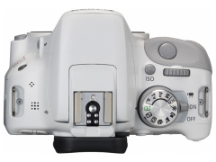 キヤノン、APS-C最小一眼レフ「EOS Kiss X7」にホワイトを追加