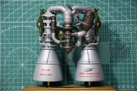 ワンフェス】ロケットエンジンの模型や光る宝箱、かわいらしい置物