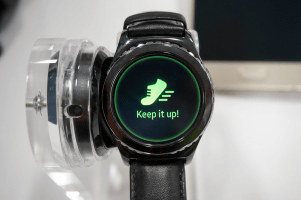 サムスンのスマートウォッチ「Gear S2/S2 classic」国内登場、ドコモと