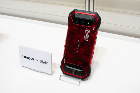写真で見る「TORQUE 5G」「TORQUE 5G Coleman LIMITED」] クイック