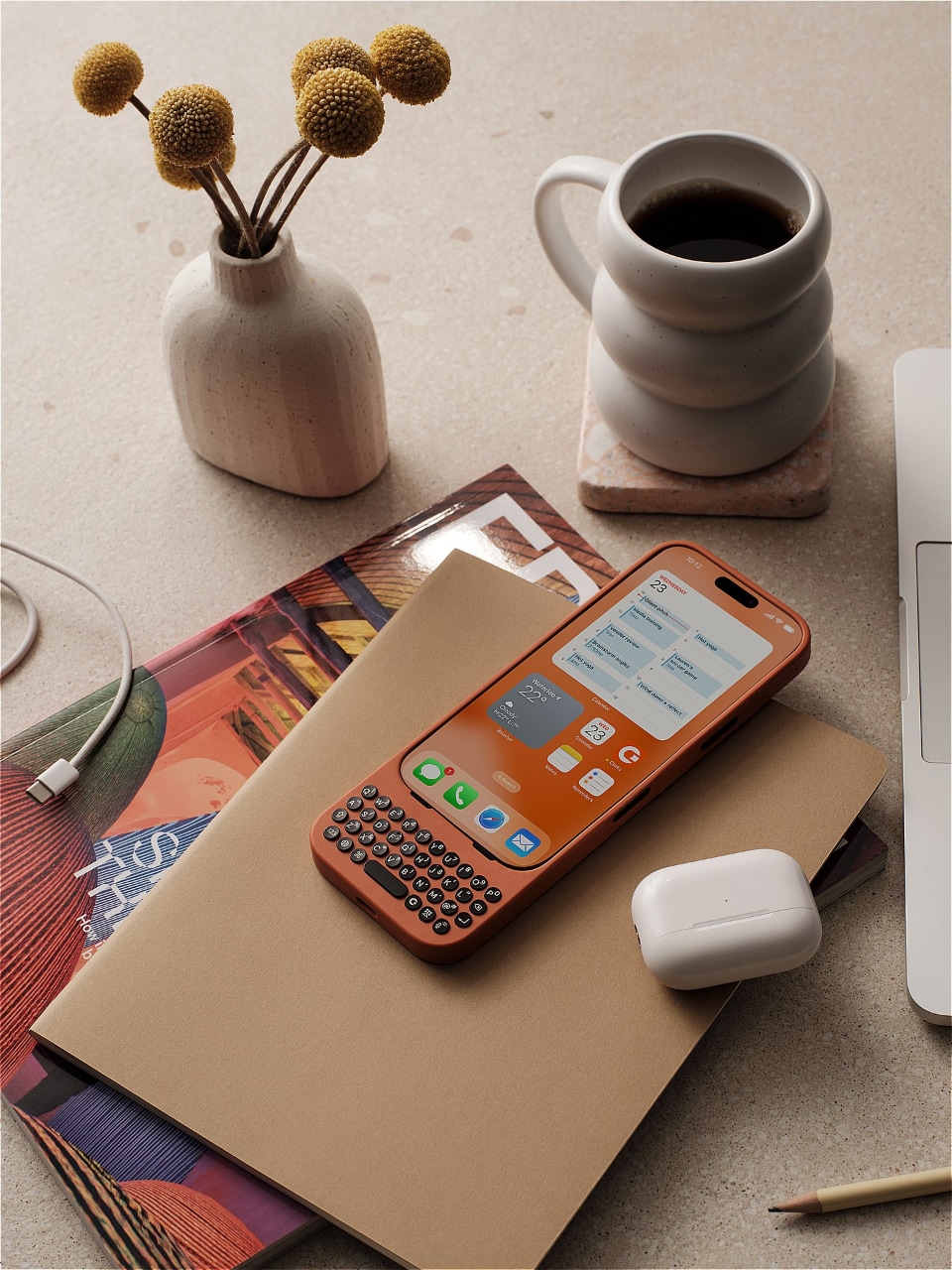 iPhoneと一体化するキーボードケース「Clicks」が国内発売 - ケータイ