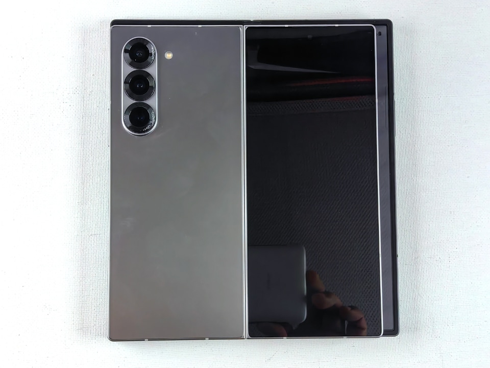 薄さ10.6mm、フォルダブルスマホの未来が見える一台「Galaxy Z Fold