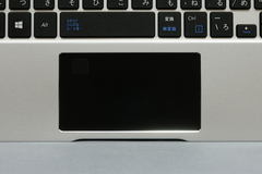 Hothotレビュー】3万円台でもチープさが見えない金属筐体の11.6型