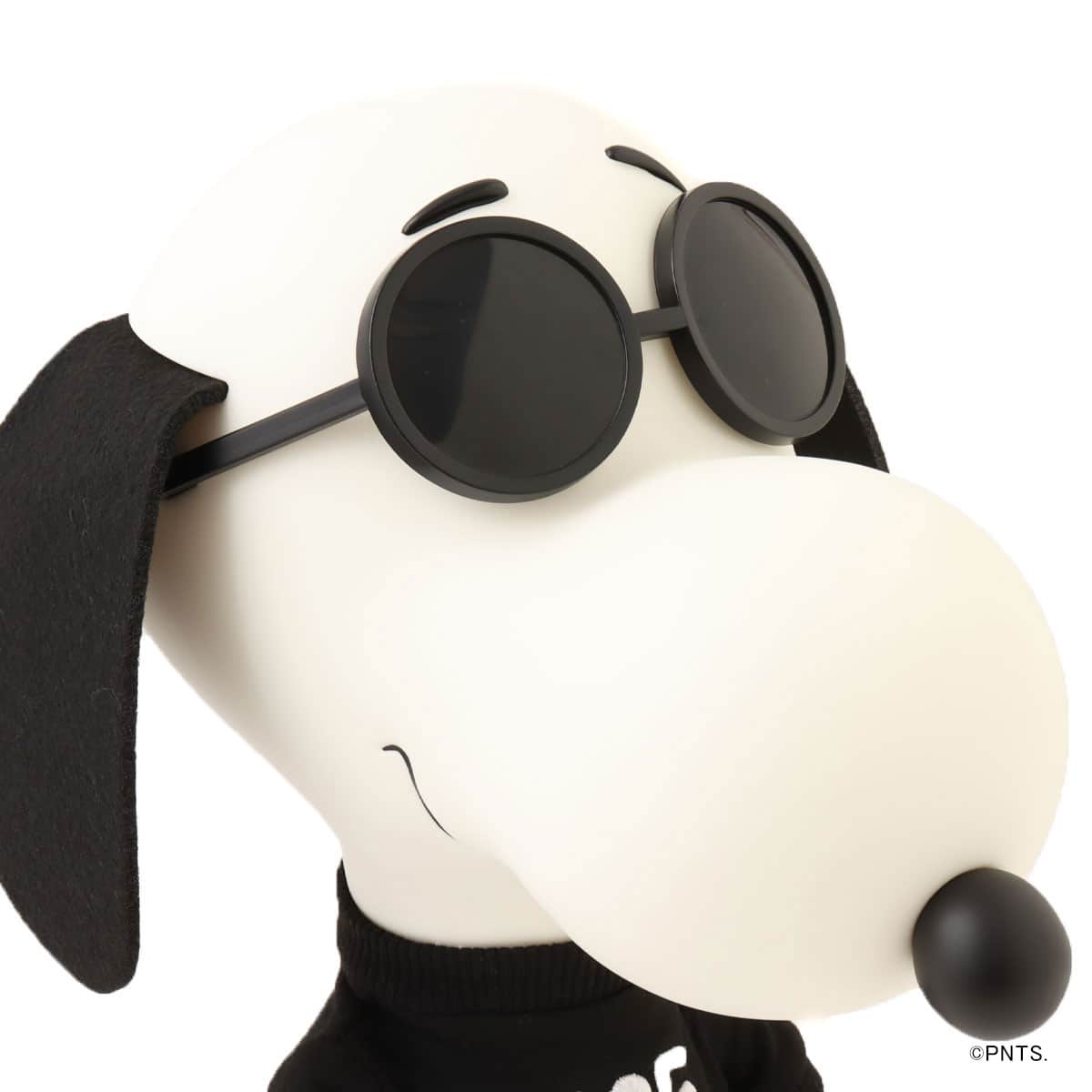 SUPER7 PEANUTS SUPER SIZE VINYL - SNOOPY JOE COOL BLACK SWEATER