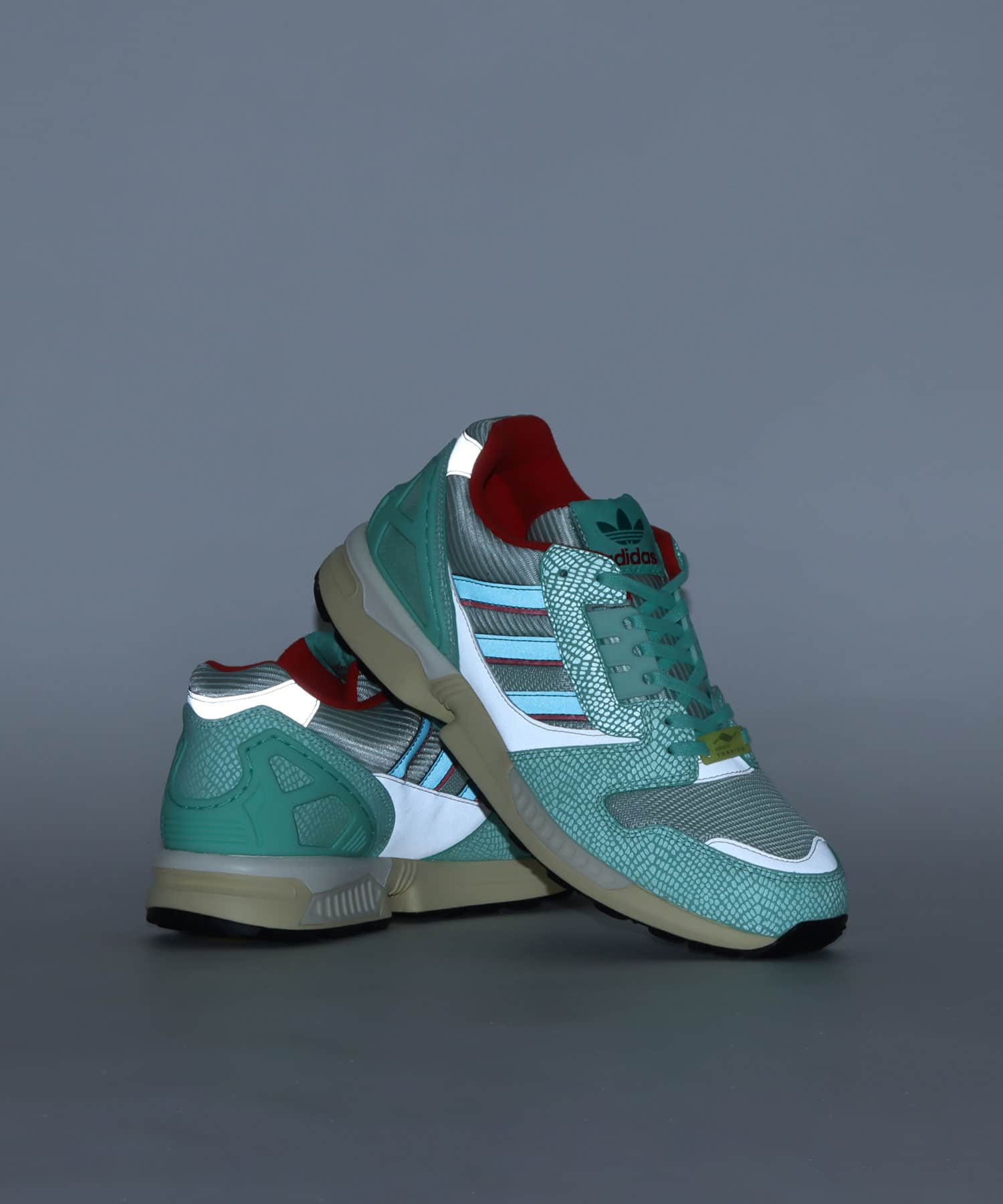 アトモスの出品です。 adidas ZX 8000 atmos G-SNK11