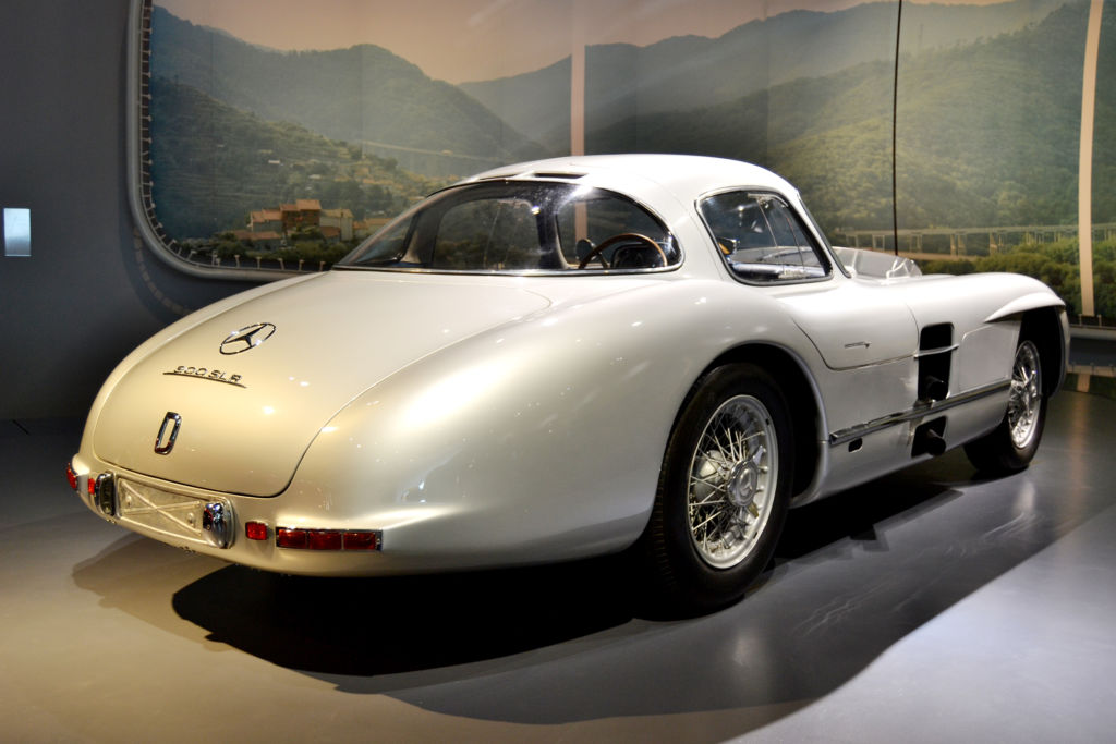 メルセデス・ベンツの光と影。不朽の名車300SLと、悲運のレーシング