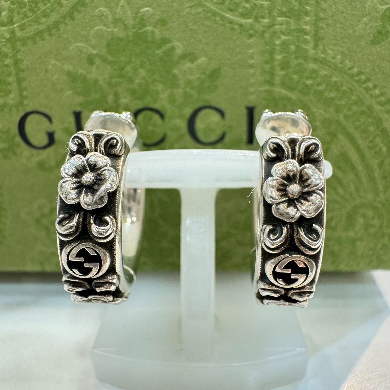 GUCCI シルバーピアス 花モチーフ GGロゴ グッチ GUCCI シルバー