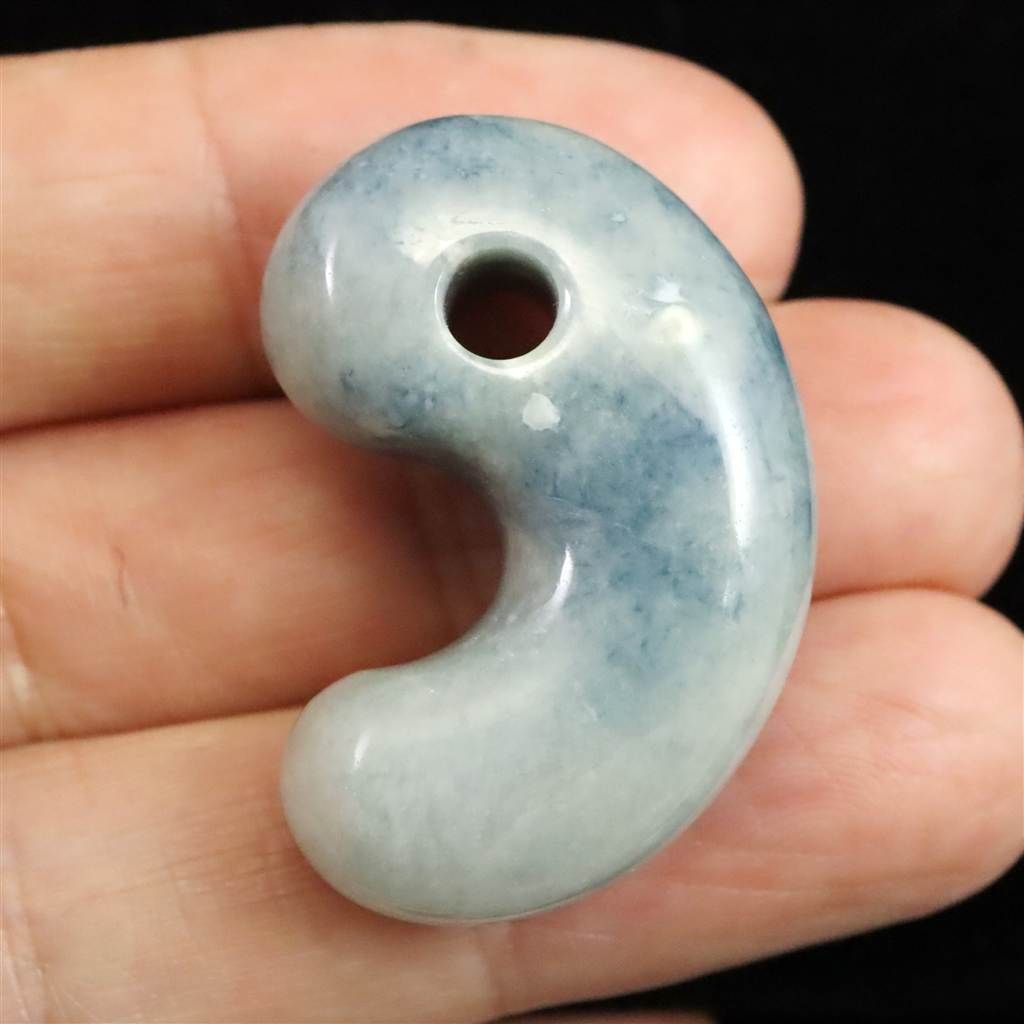 糸魚川翡翠 小滝産 33mm 勾玉 ブルー ディレクトリーカード付 16.19g