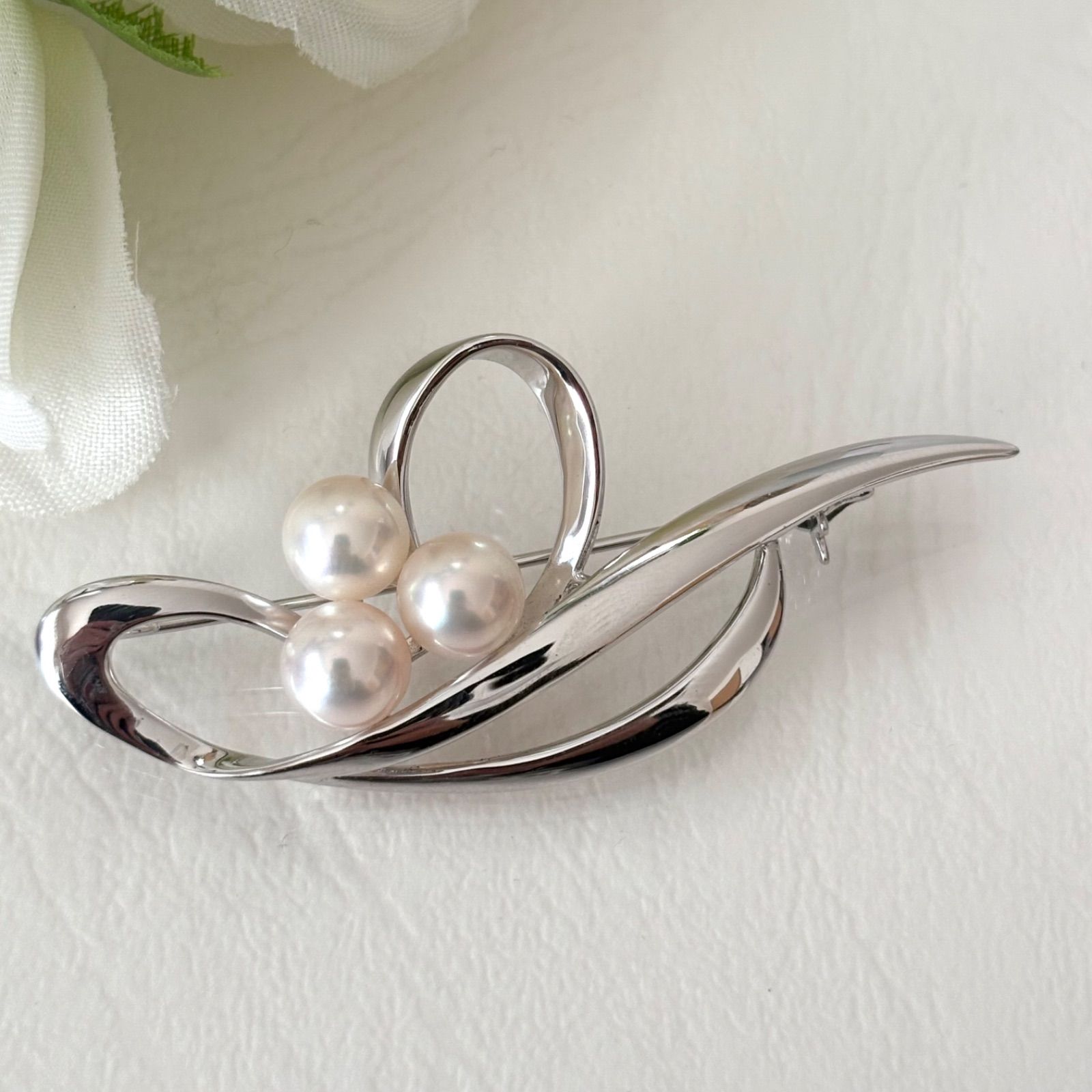 053【ミキモト】シルバー パール ブローチ - メルカリ