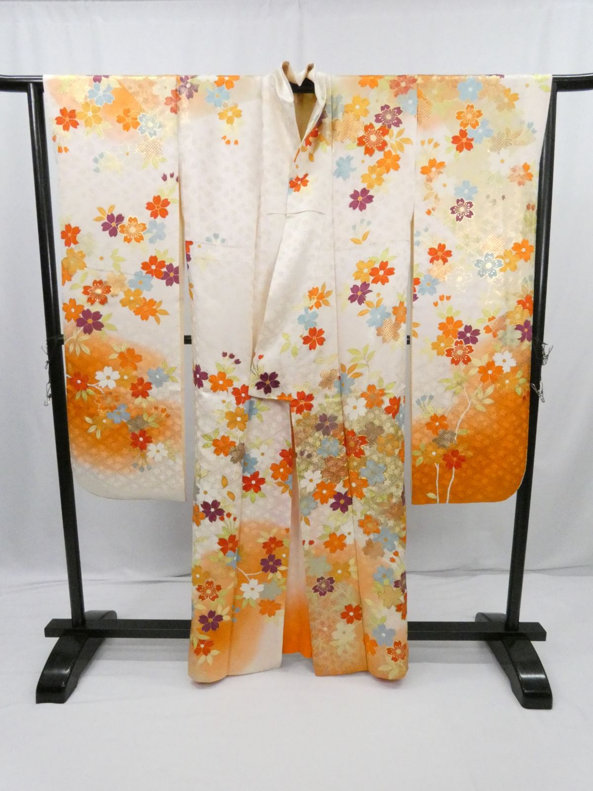 ◇KWF064 振袖 クリアランス 金駒刺繡 正絹 オレンジ色 古着 結婚式