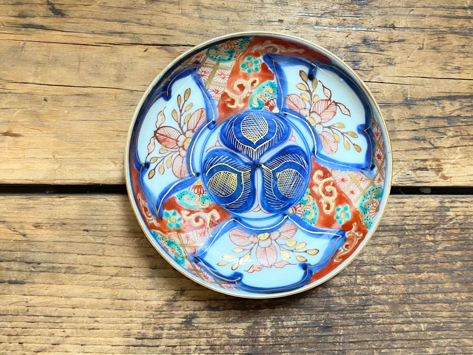 能登蔵出し 時代 伊万里 色絵金彩 銘有 花窓絵図 大膾皿 直径17.5