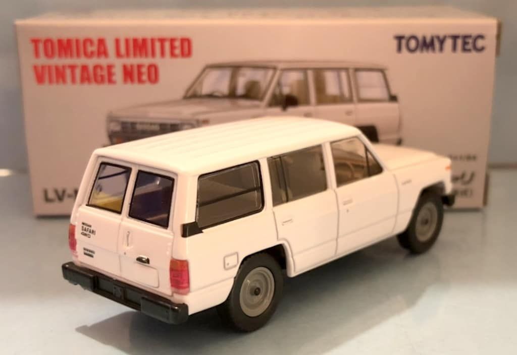 TOMYTEC トミカリミテッドヴィンテージNEO ニッサン サファリ