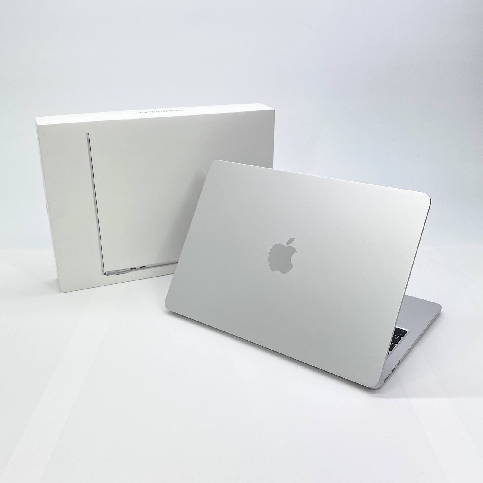 新品同様 美品 Apple MacBook Air 13インチ Early 2025 M4 10コア/16GB