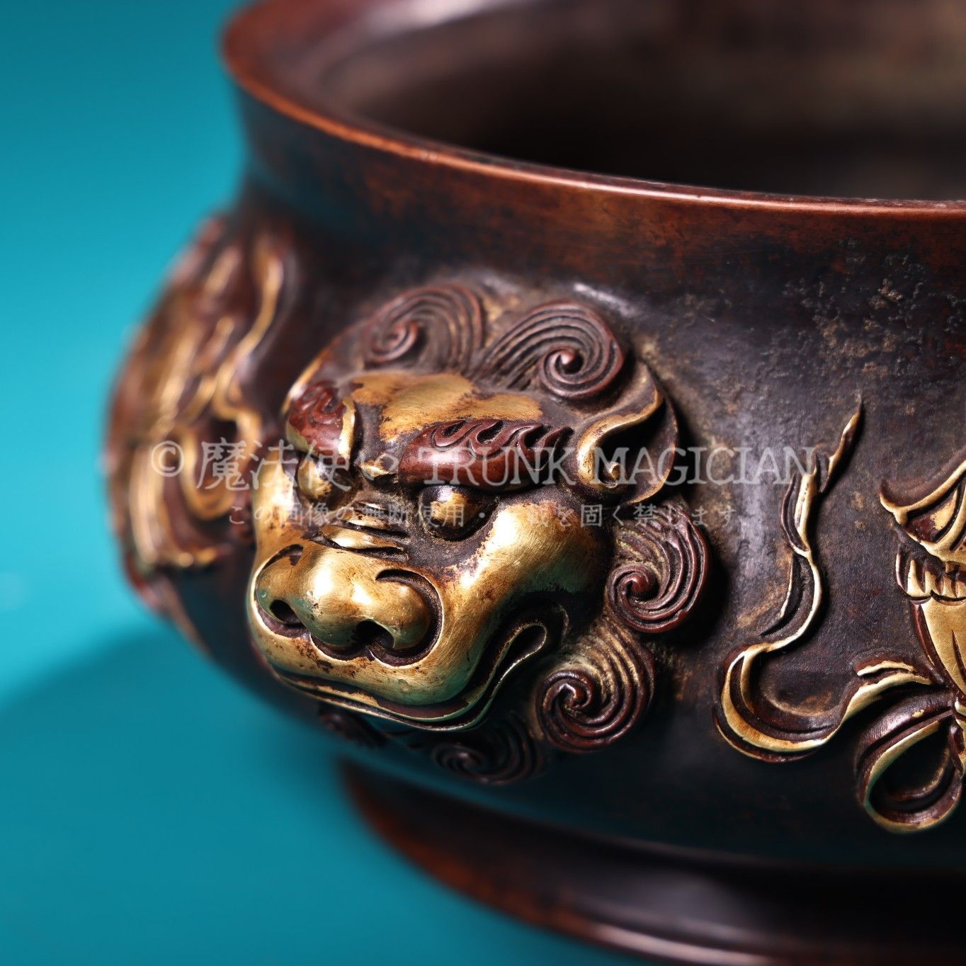 旧家蔵出し 紫銅製 塗金 浮彫 鏨刻 吉祥八寶紋 香炉 熏香炉 香道具