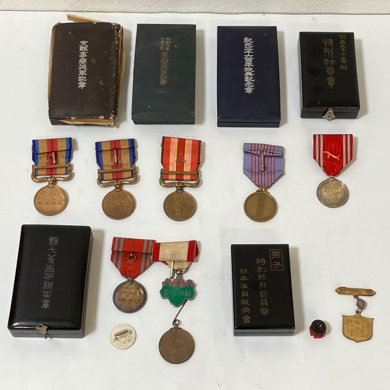 30865] 勲章まとめ 日本赤十字社特別社員章 支那事変従軍記章 紀元二千