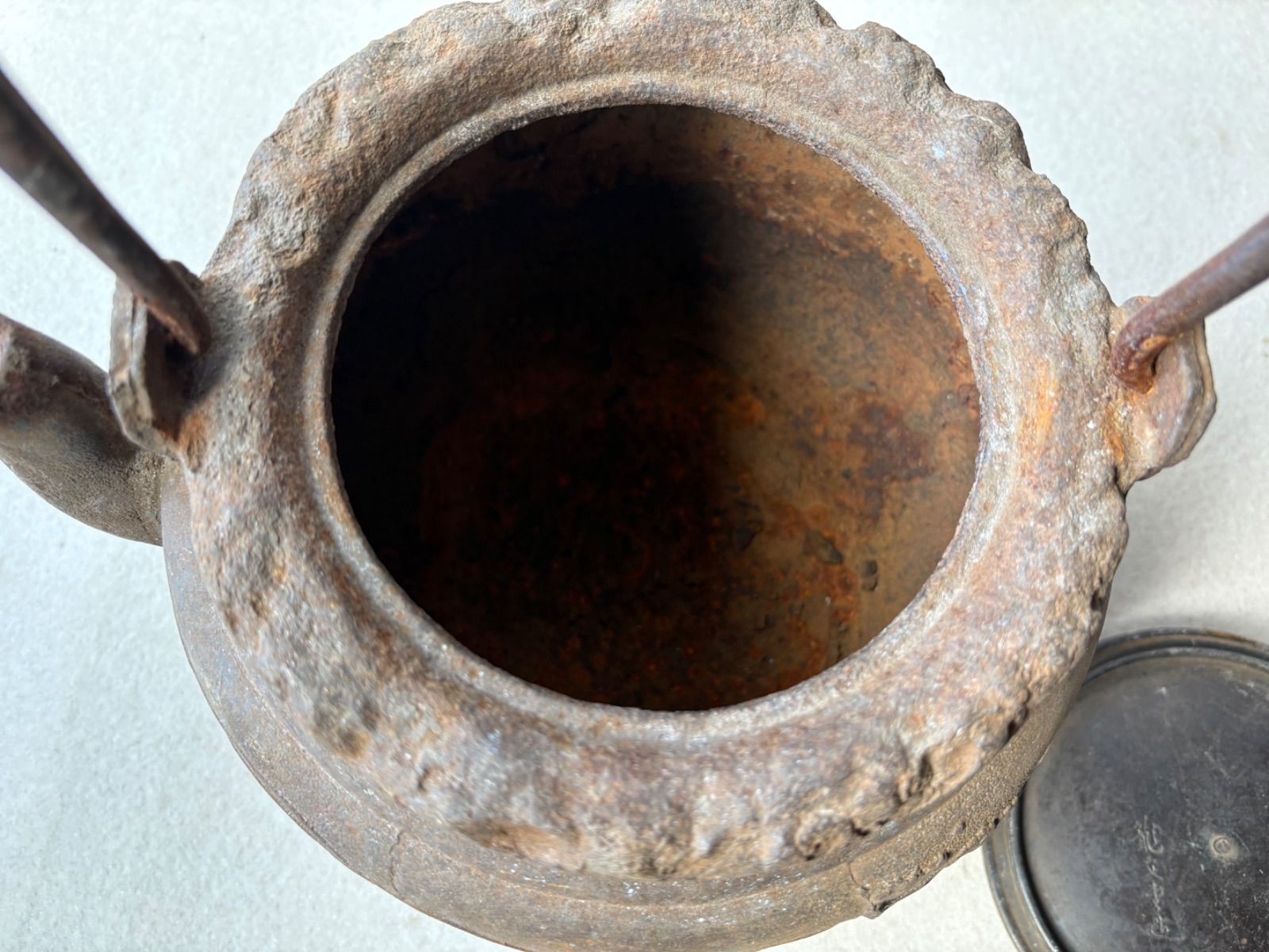 希少 珍しい 龍文堂造 鉄瓶 本物 約3.40kg古玩 銅蓋 裏蓋刻印有 湯釜