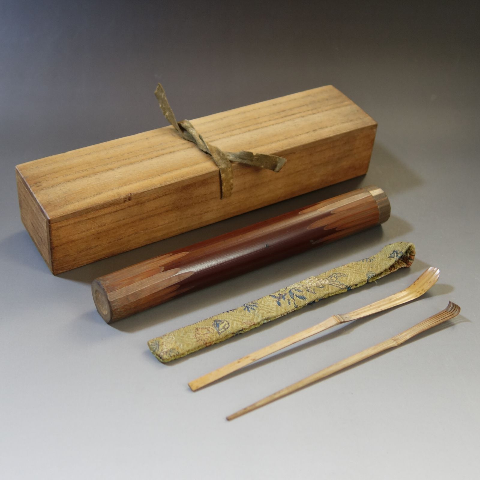 竹茶杓（銘：籠の僧）（東大寺別当 上野道善書付）（共箱） 茶道 茶道具