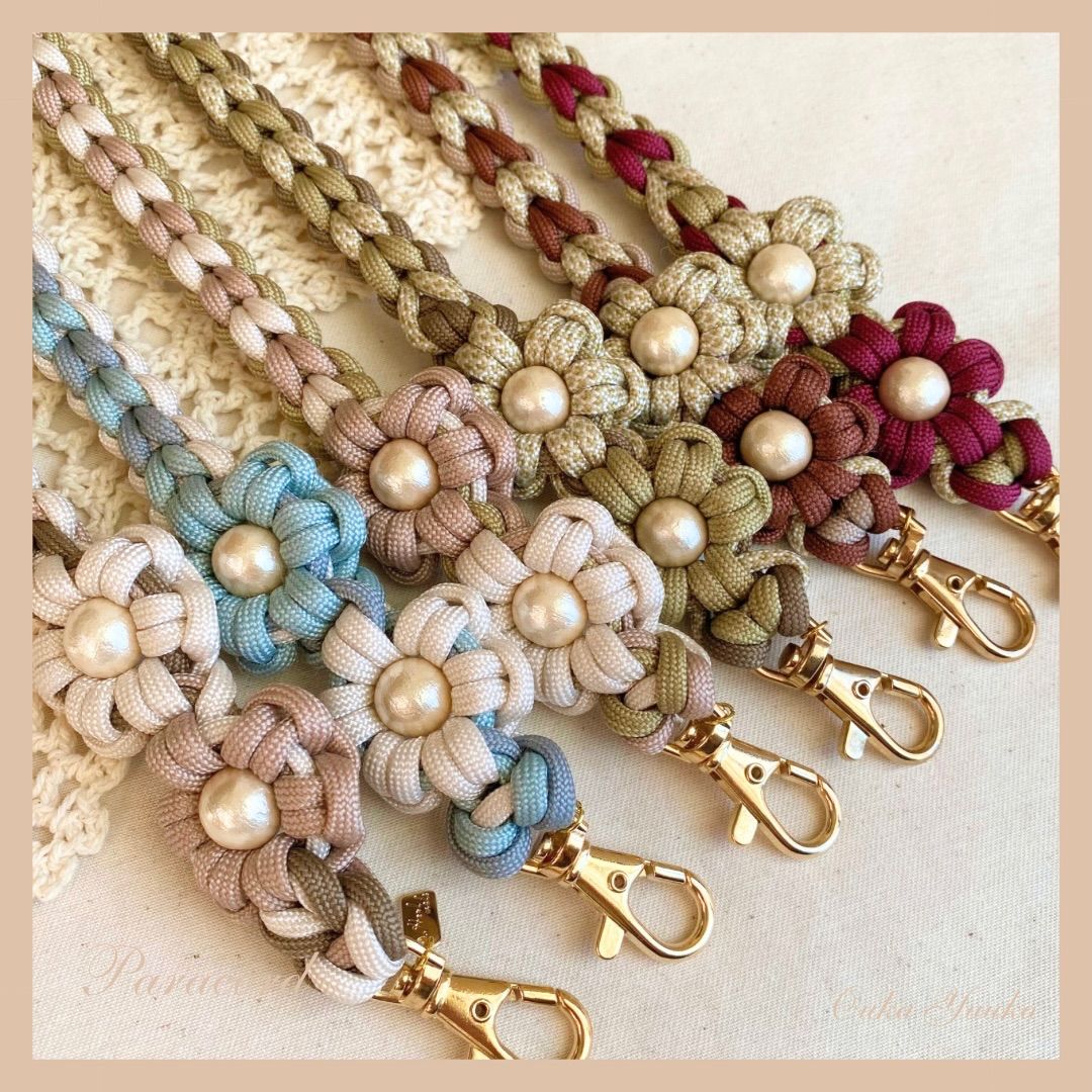 ハンドメイド】パラコード・スマホ用お花柄ショルダーストラップ モモ