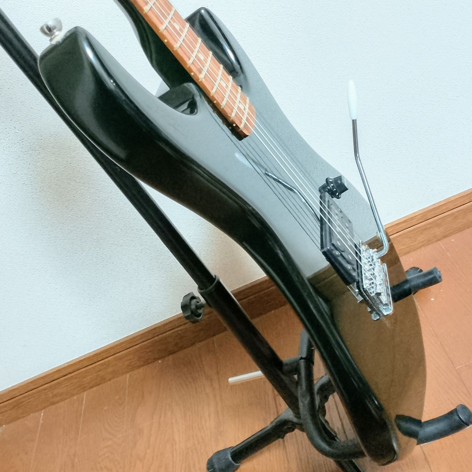 Birth KY-01 エレキギター トレモロユニット搭載 弦は新品に交換済み