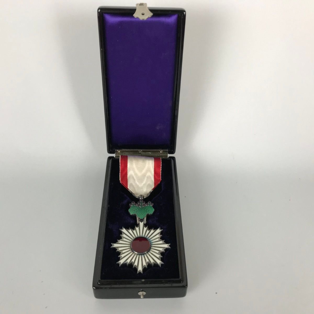 □□ 旭日単光章 勲六等単光旭日章 日本軍勲章ケース付き - メルカリ