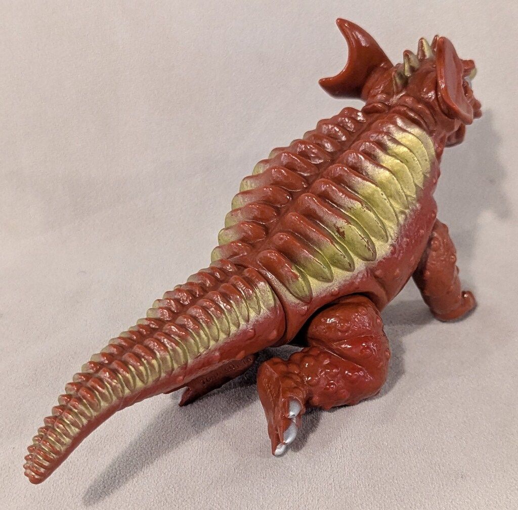 バラゴン＋山小屋（マーミット）ビニパラベビー未開封ソフビフィギュア