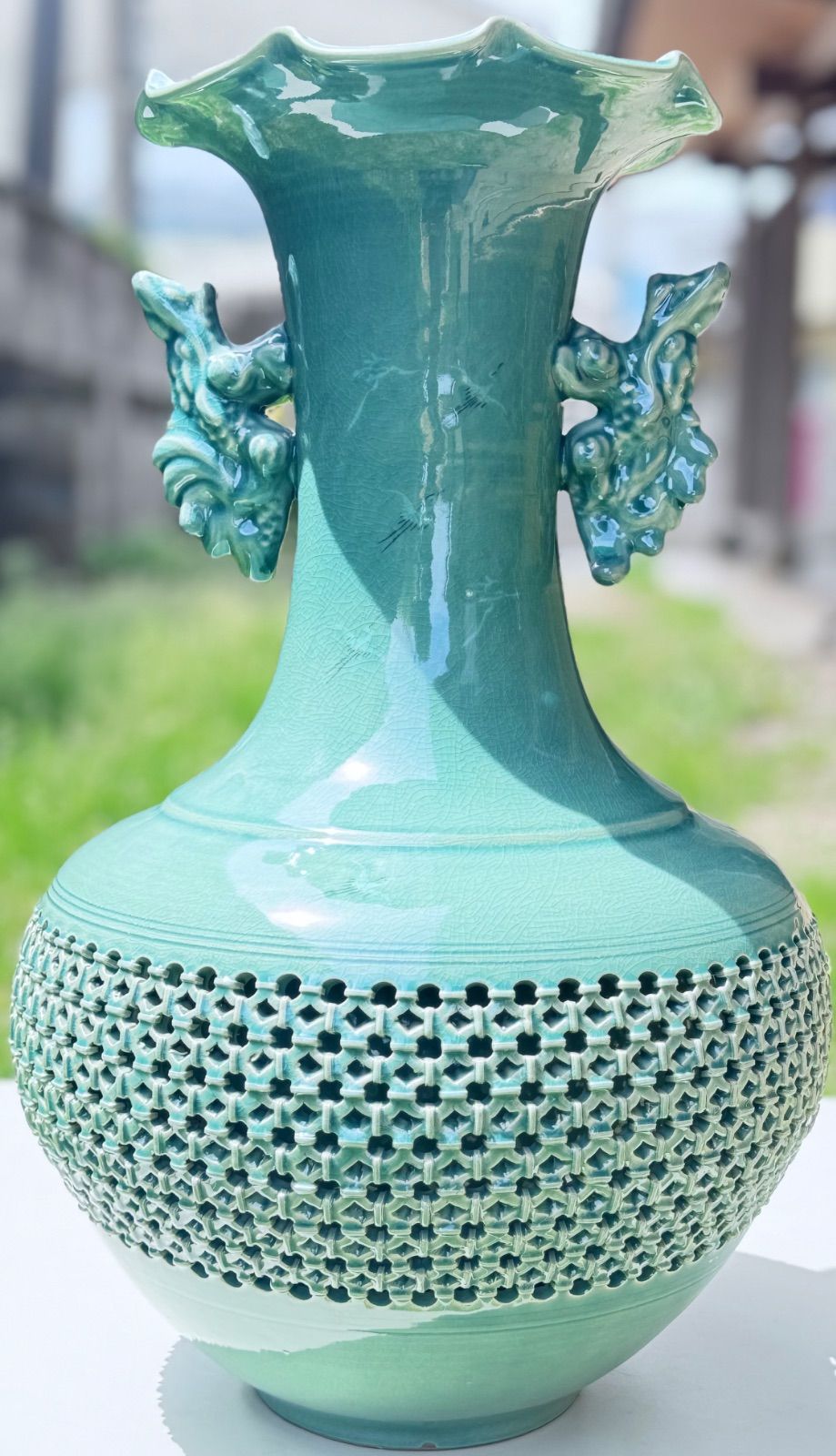 青磁 骨董 壺 淡い緑色の網目模様花瓶 青磁 骨董 壺 淡い緑色の網目